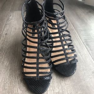 Tahari Heel block Sandals